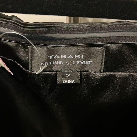 Tahari size 2 cocktail dress strapless NWT side zip New Year’s Eve or holiday - Picture 4 of 7